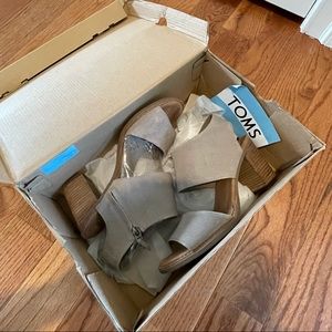 Tom’s Majorca desert sand suede size 9.5